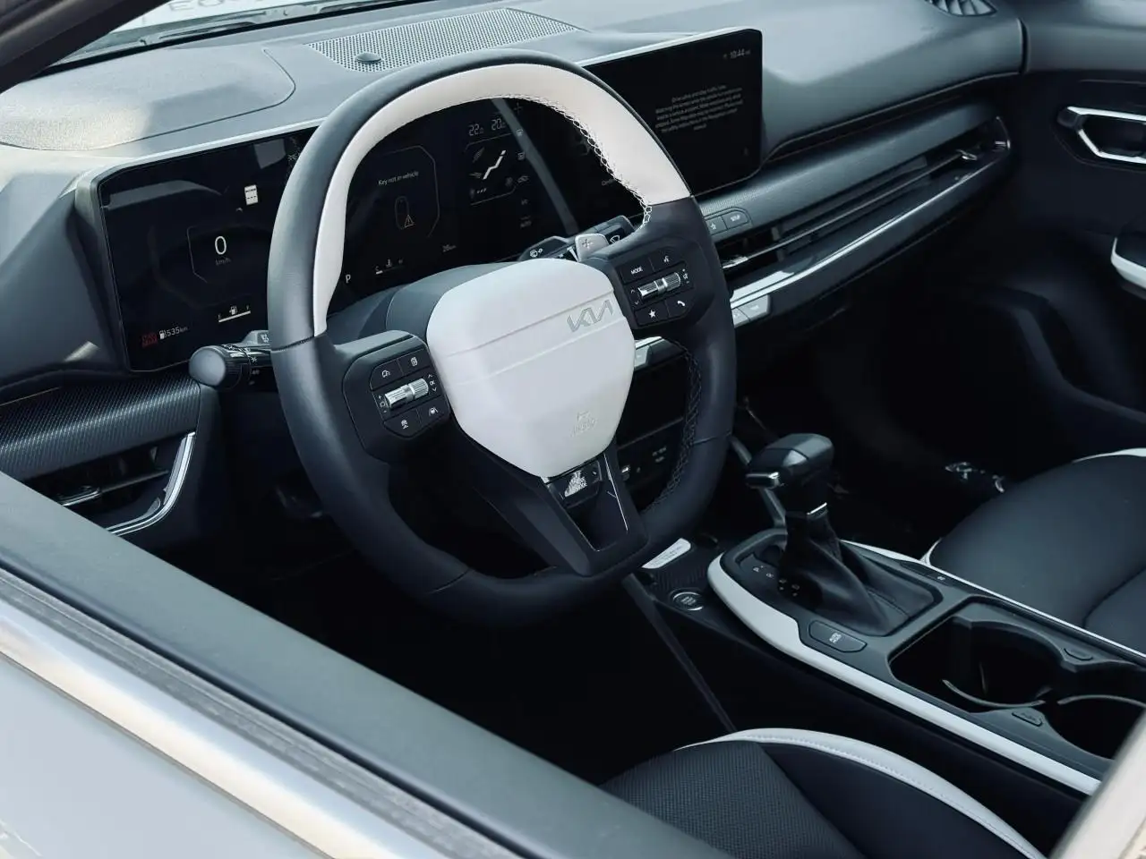 Kia K4 снимка Kia K4