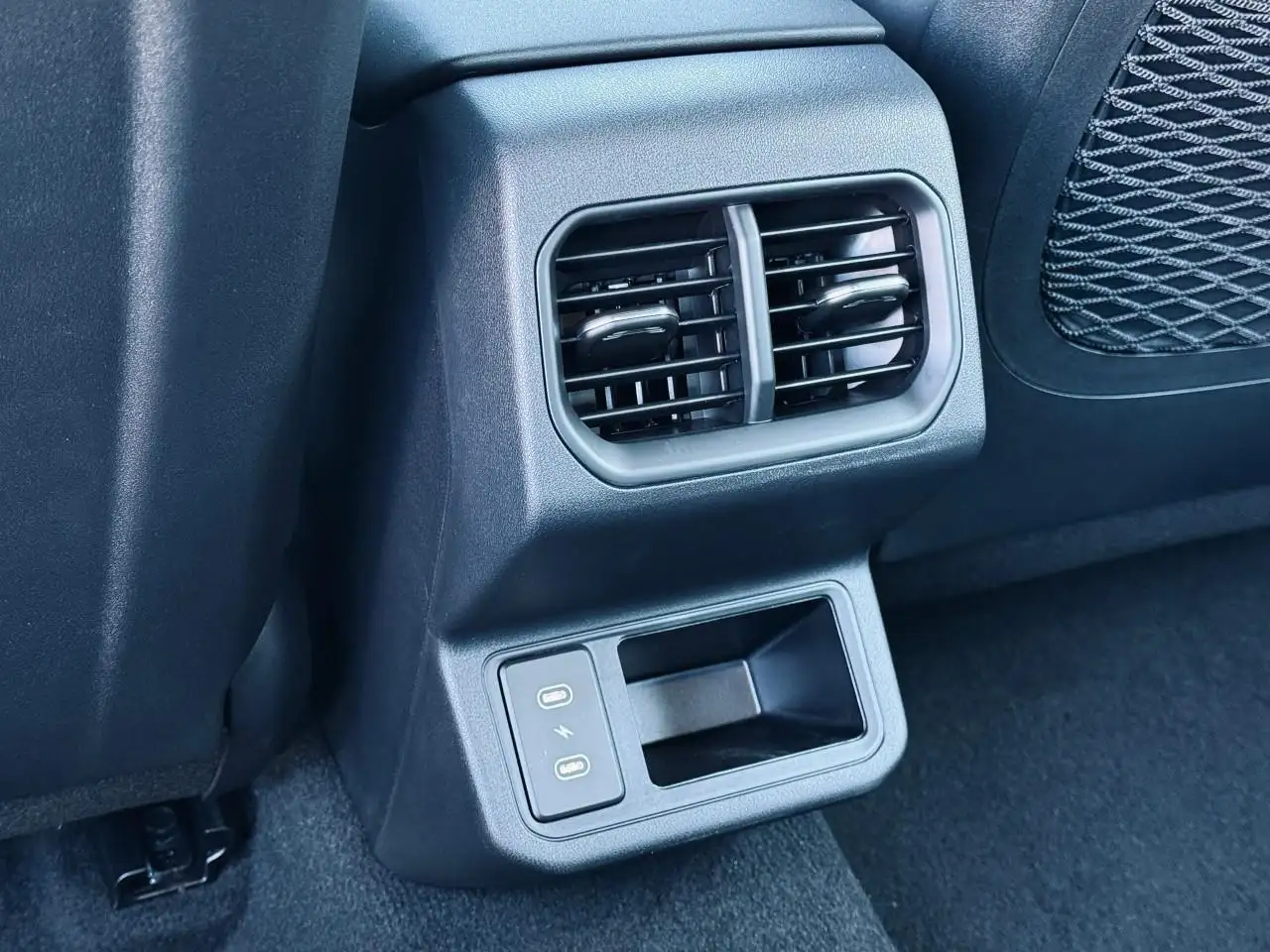 Kia K4 снимка Kia K4