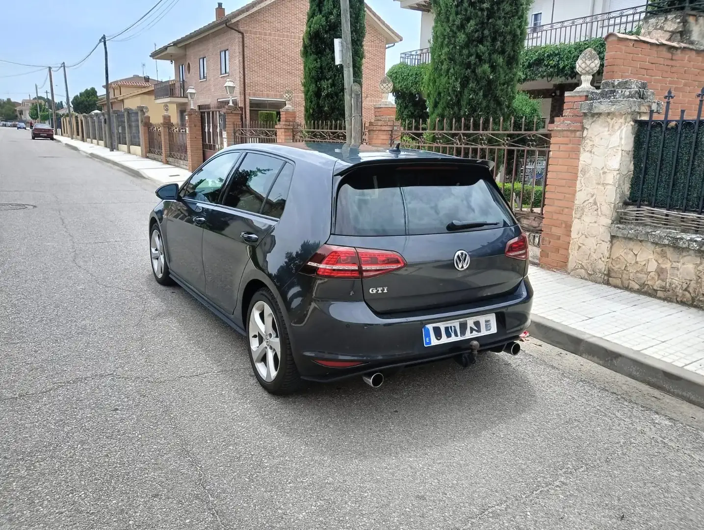 Volkswagen Golf 2.0TSI GTI Gris - 2