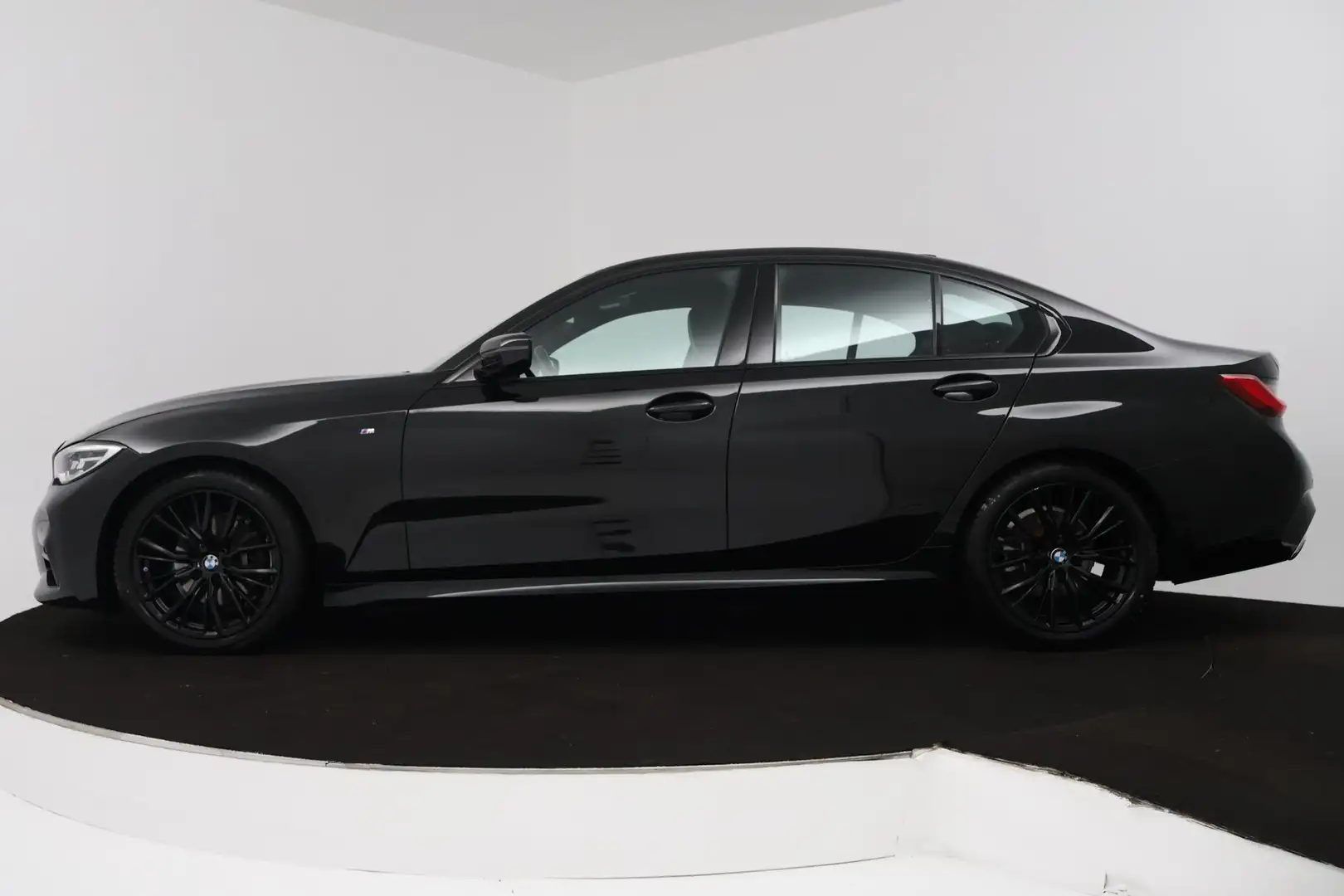 BMW 320 3-serie 320i High Executive Edition (PARKEERSENSOR Zwart - 2