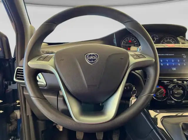 Lancia Ypsilon view 9