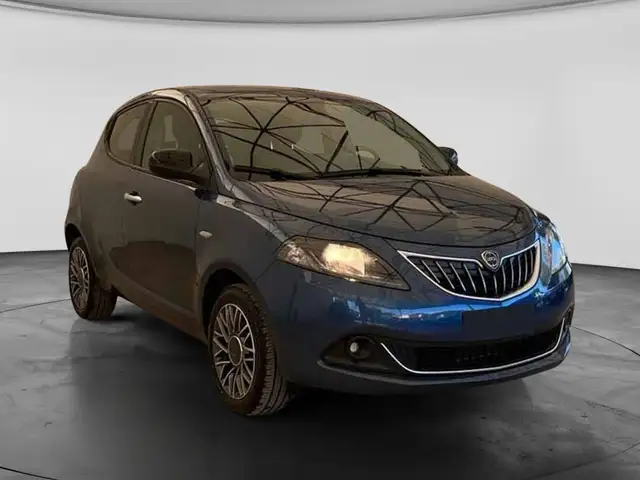 Lancia Ypsilon view 3