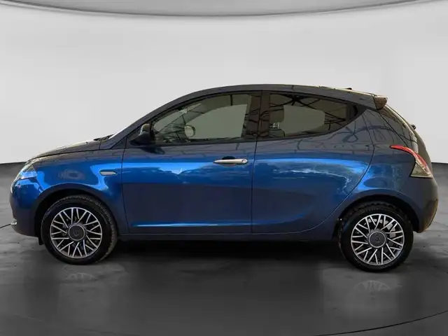 Lancia Ypsilon view 5
