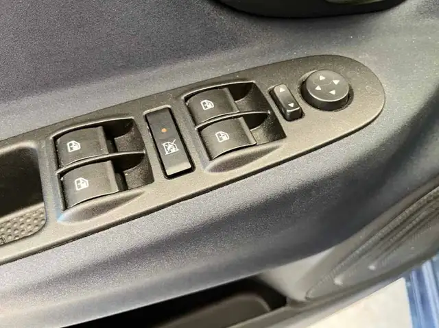 Lancia Ypsilon view 12