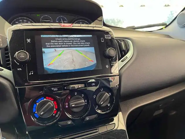 Lancia Ypsilon view 10