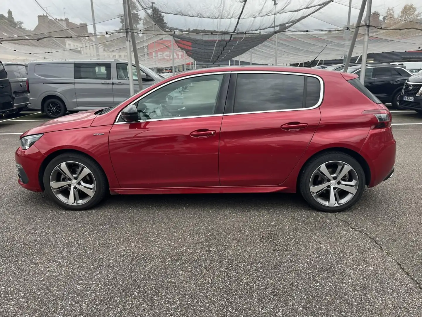 Peugeot 308 II (2) 1.5 BlueHDi S\u0026S 130 GT Line BVM6 Rojo - 2