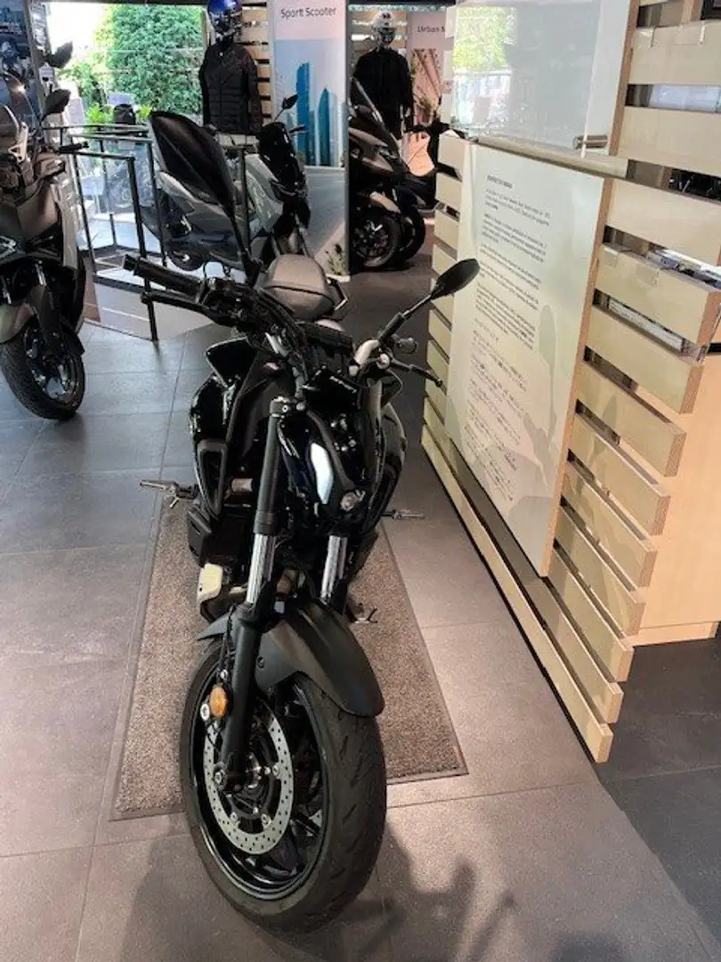 Yamaha MT-07 PURE Negro - 2