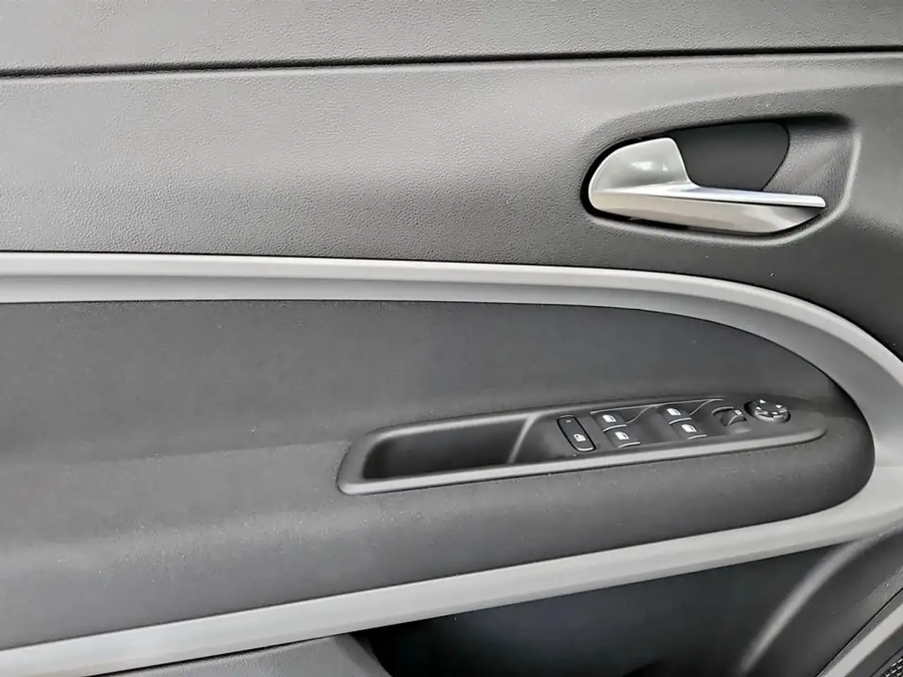 Jeep Avenger 1.2 Turbo e-Hybrid MHEV Longitude 8