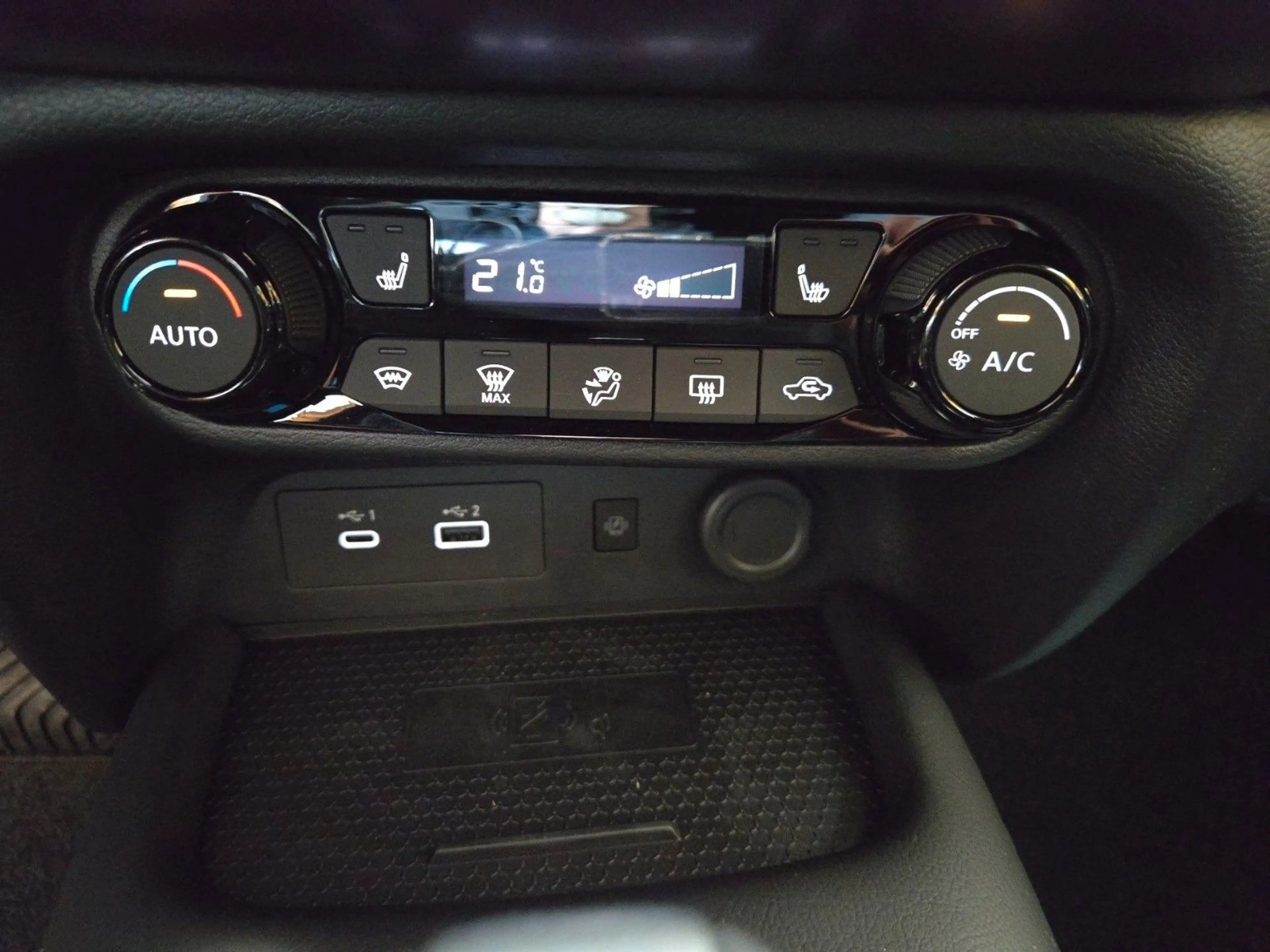 Nissan Juke N-Connecta 1.6 Hybrid 4AMT 143PS AT *NAVI* — photo 15