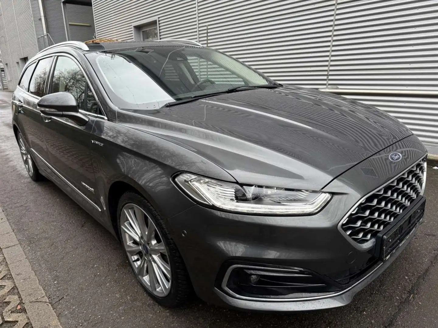 Ford Mondeo 2.0 Hybride Essence 140 VIGNALE Gris - 1