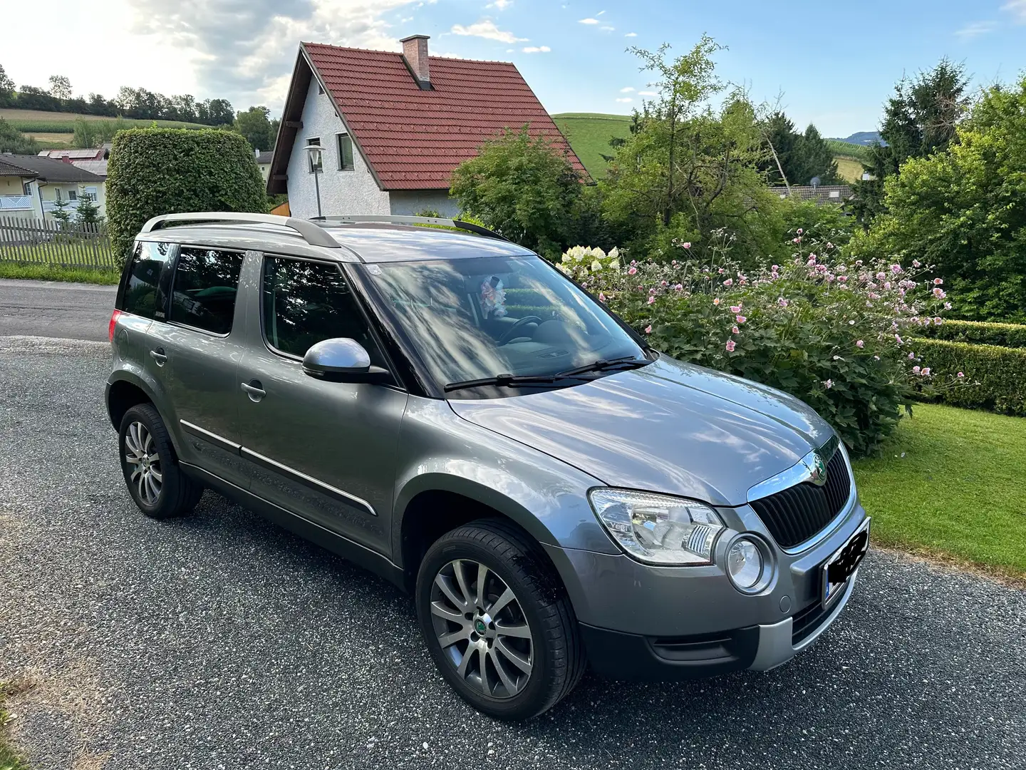 Skoda Yeti Yeti Adventure+ 1,2 TSI Adventure+ Grau - 1