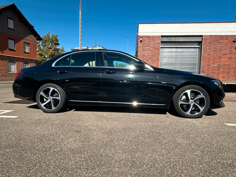 Mercedes-Benz E 200 9G-TRONIC*SPORT&STYLE*S-DACH*COMAND*RFK — photo 4