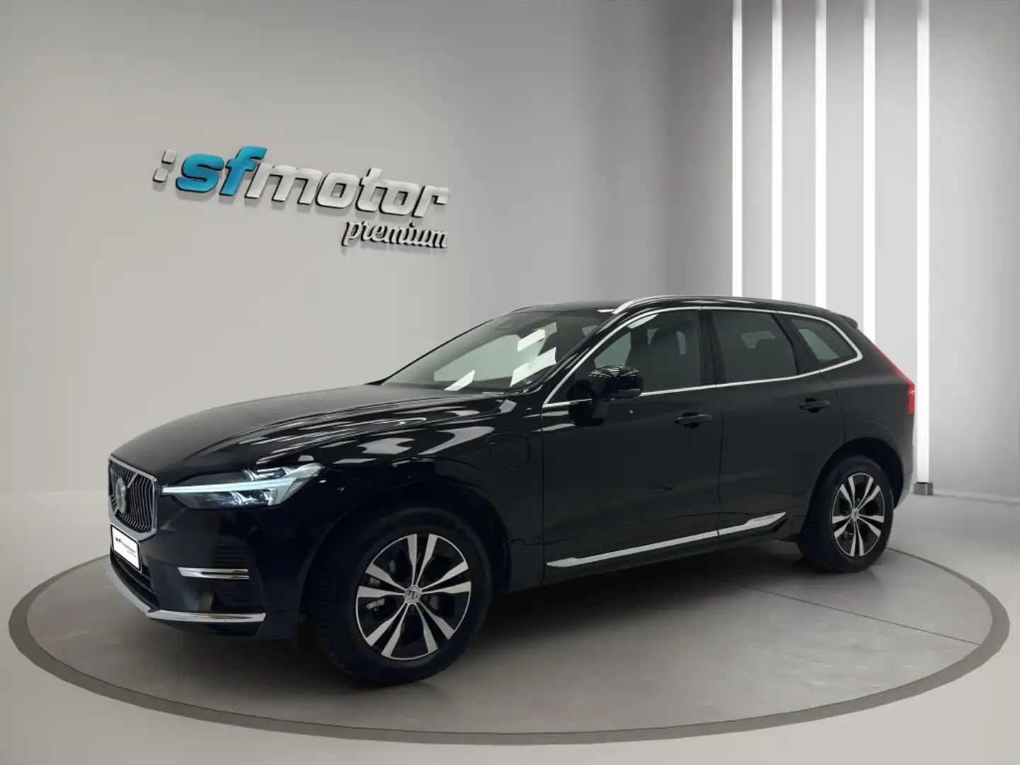 Volvo XC60 T6 Recharge Core Negro - 1