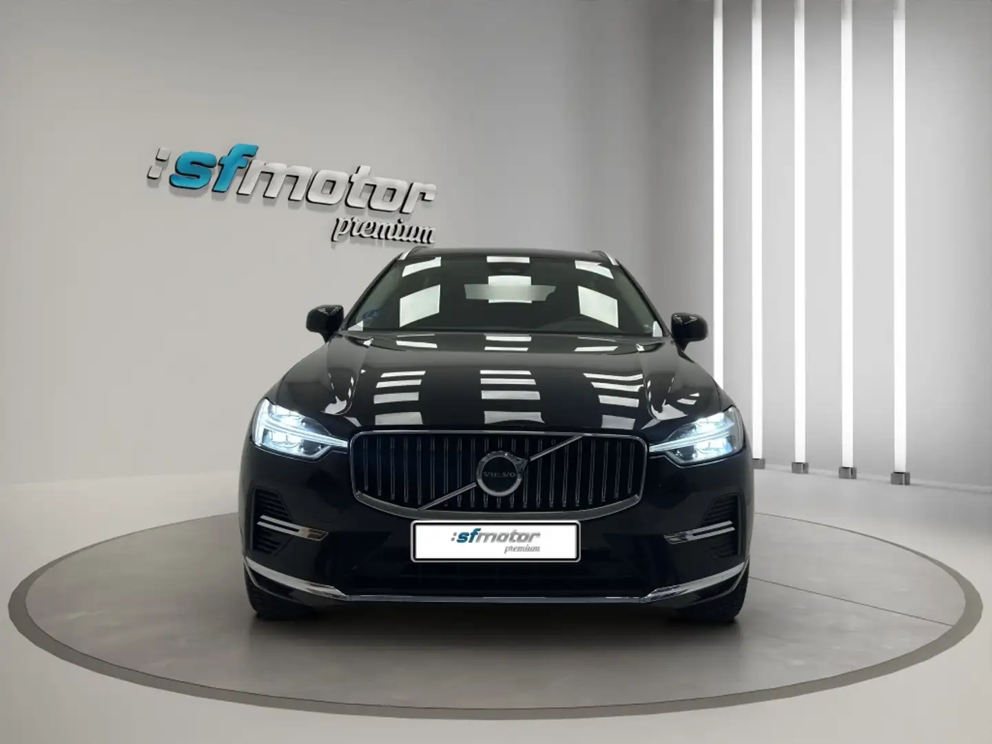 Volvo XC60 T6 Recharge Core Negro - 2
