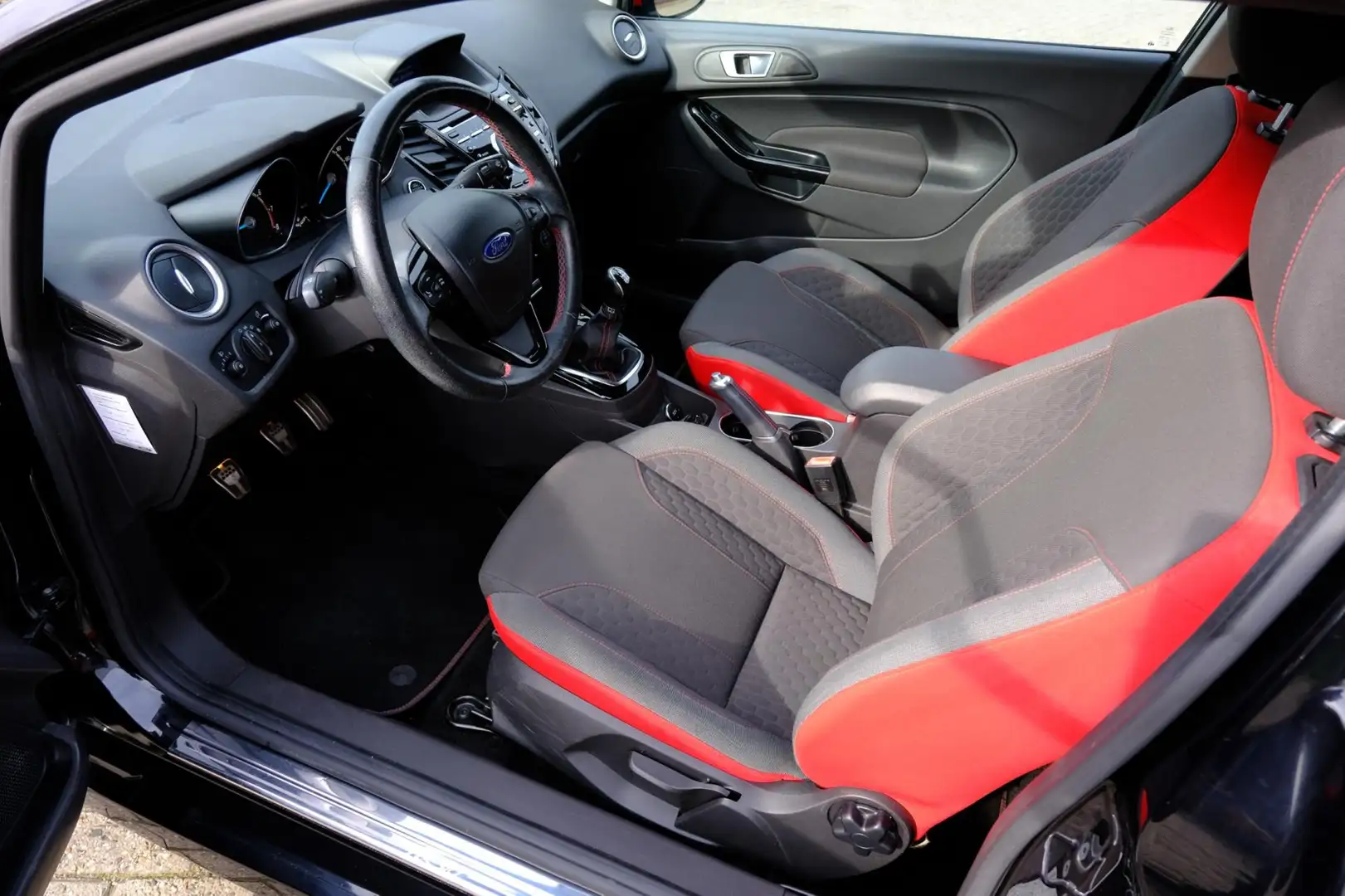 Ford Fiesta 1.0 EcoBoost 140pk Red Black Edition Navi|Clima|LM Černá - 2