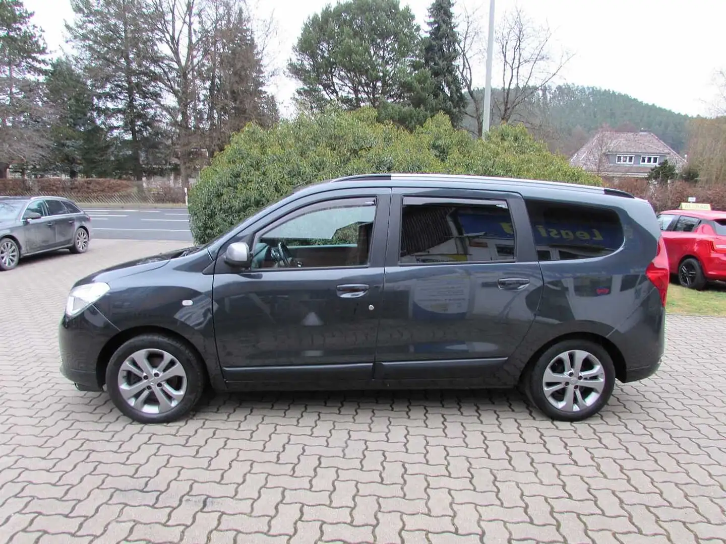 Dacia Lodgy 1.2 TCe 115 Laureate 'Klima/Navi/AHK' Schwarz - 2