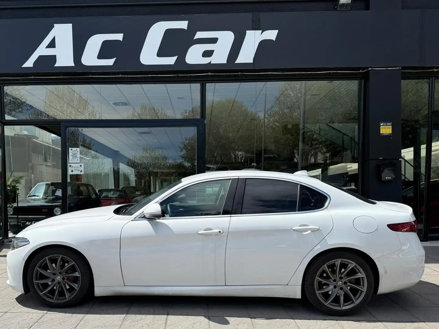 Alfa Romeo Giulia 2.2 Diesel Super 180 Blanc - 1
