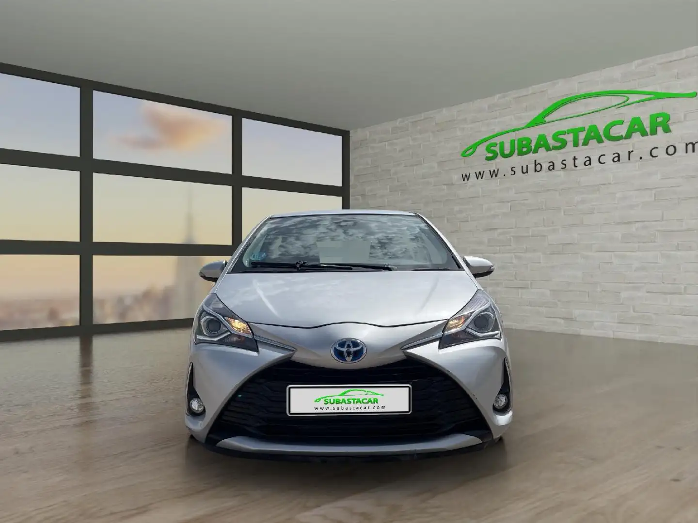Toyota Yaris Hybrid 1.5 Active Gris - 2