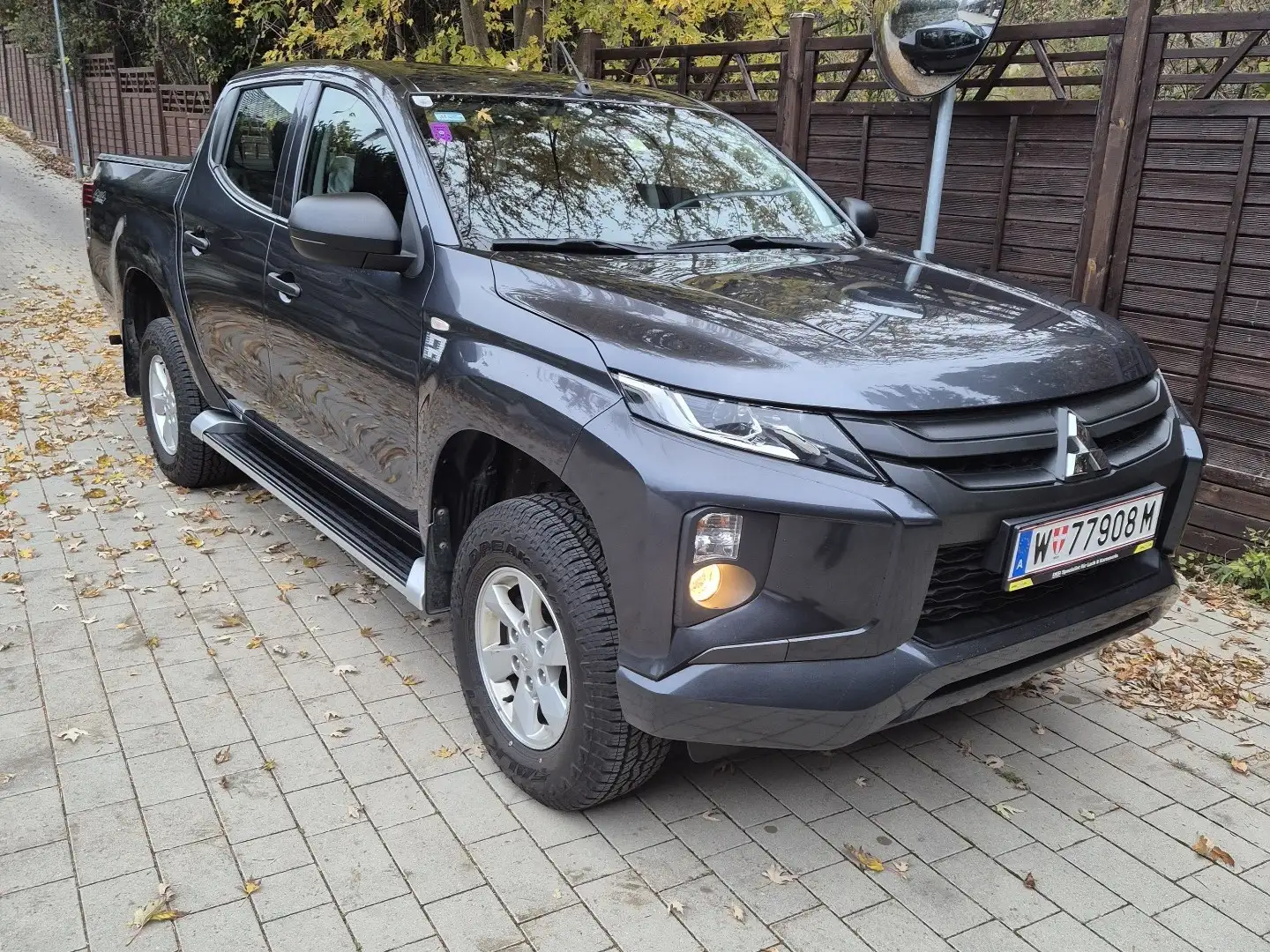 Mitsubishi L200 Grau - 1