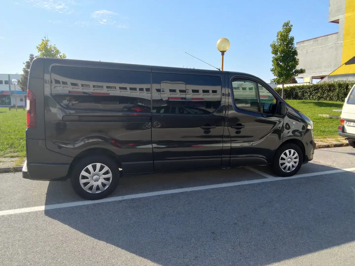 Opel Vivaro COMBI Nero - 2