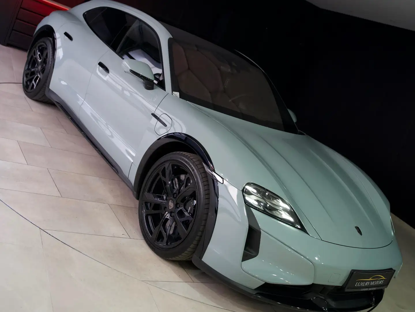 PORSCHE Taycan