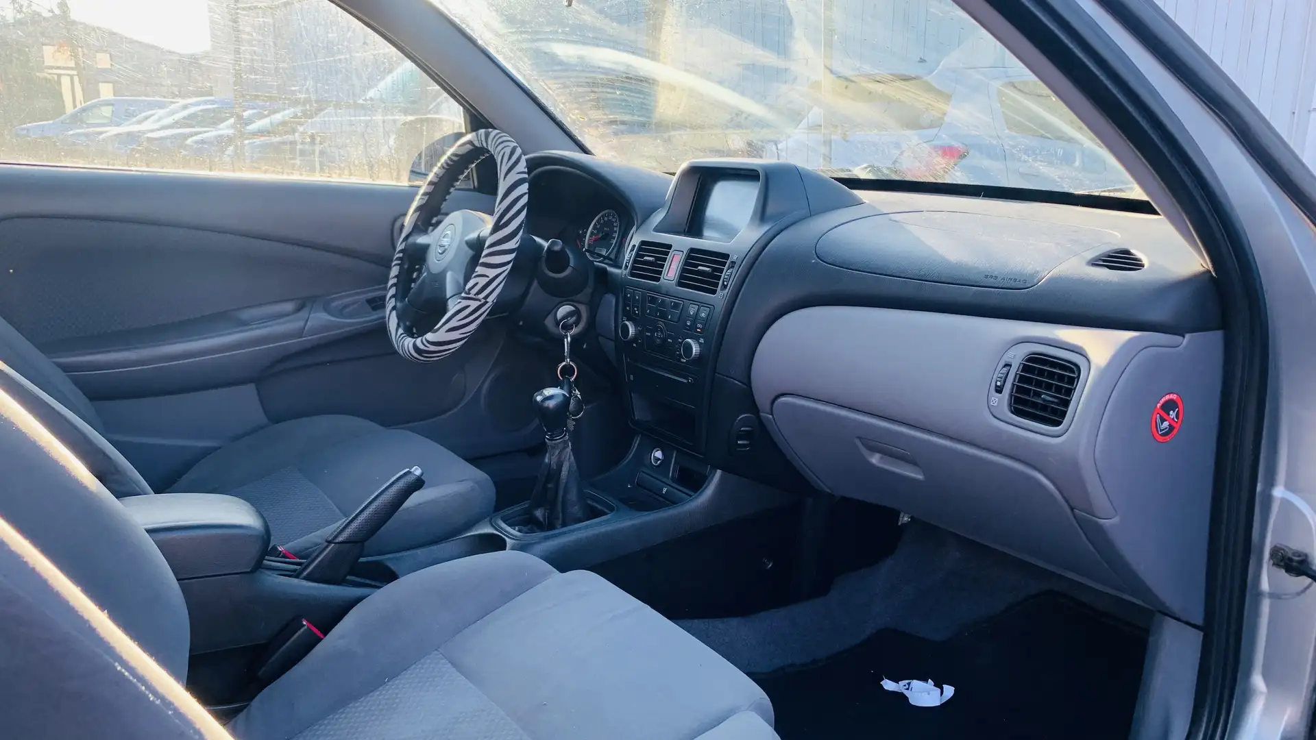 Nissan Almera 1.5i 16v Comfort SR - 1