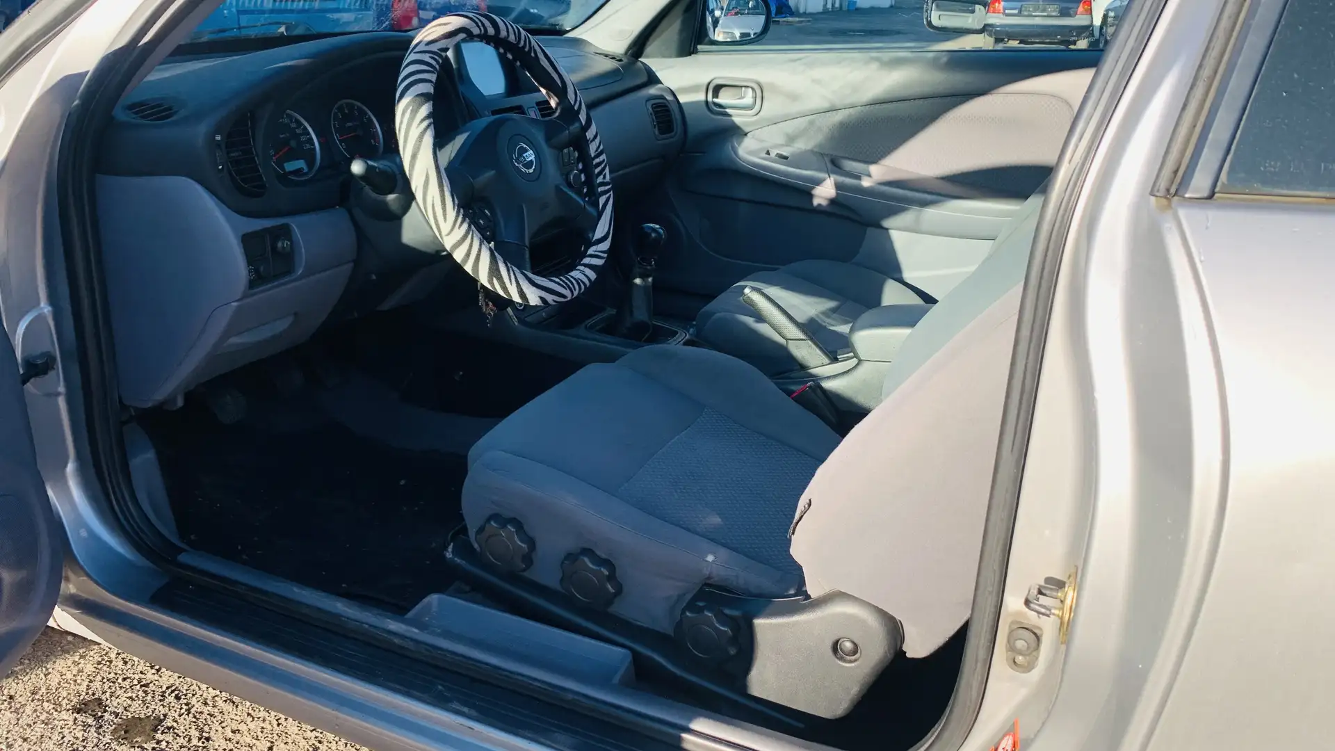 Nissan Almera 1.5i 16v Comfort SR - 2