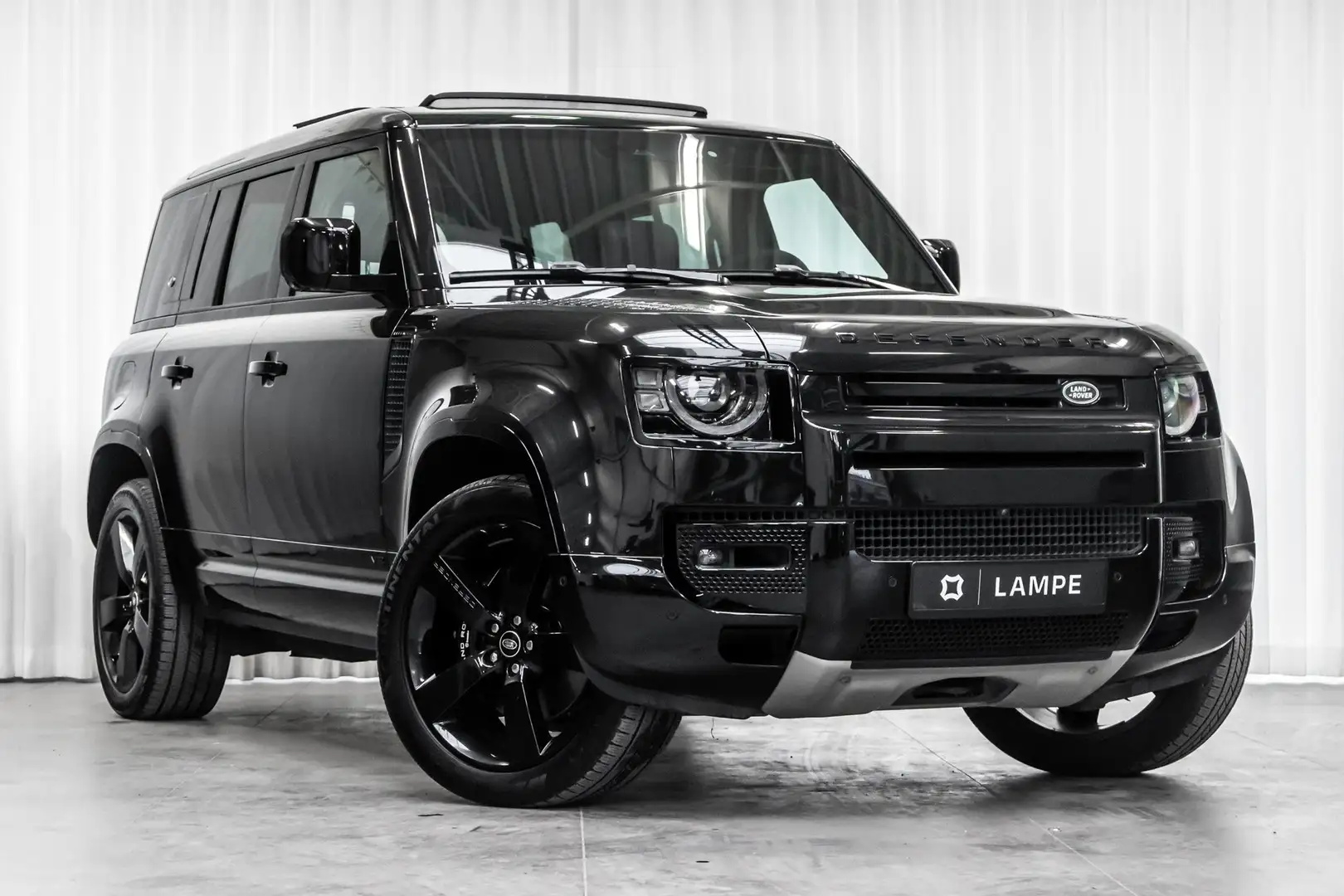 Land Rover Defender 110 V8 P525 Full Black Trekhaak Pano HUD 360 ACC Zwart - 1