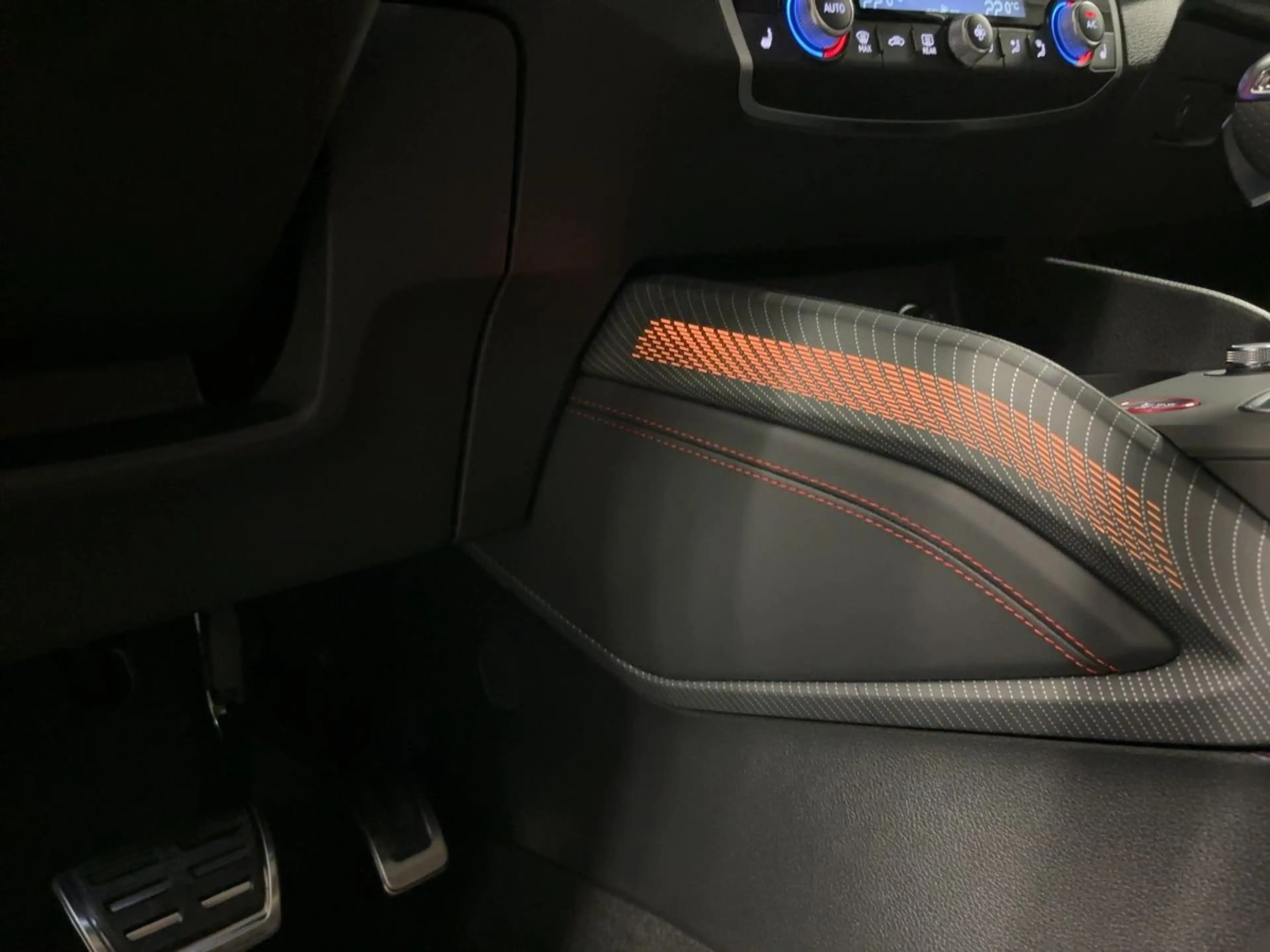 Audi SQ2 TFSI S tr. — photo 15