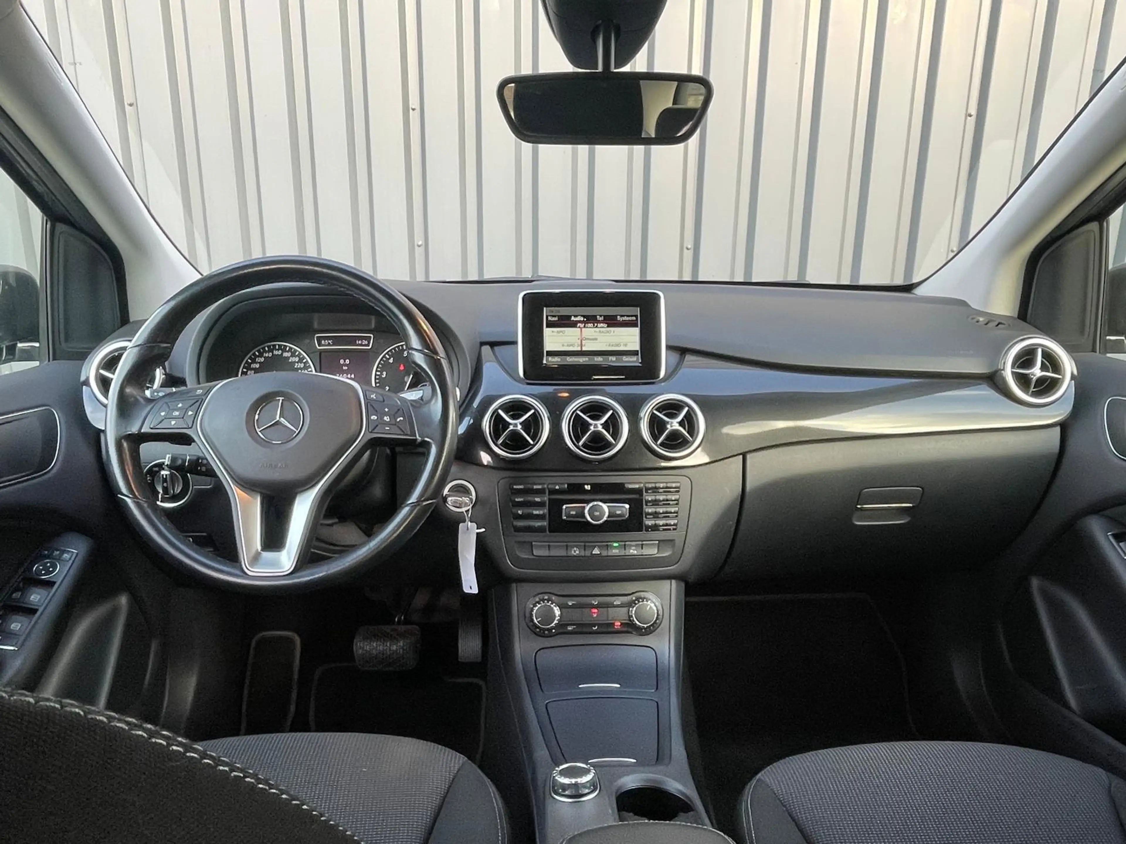 Mercedes-Benz B 200 Ambition, Carplay, Trekhaak, super nette auto — photo 15