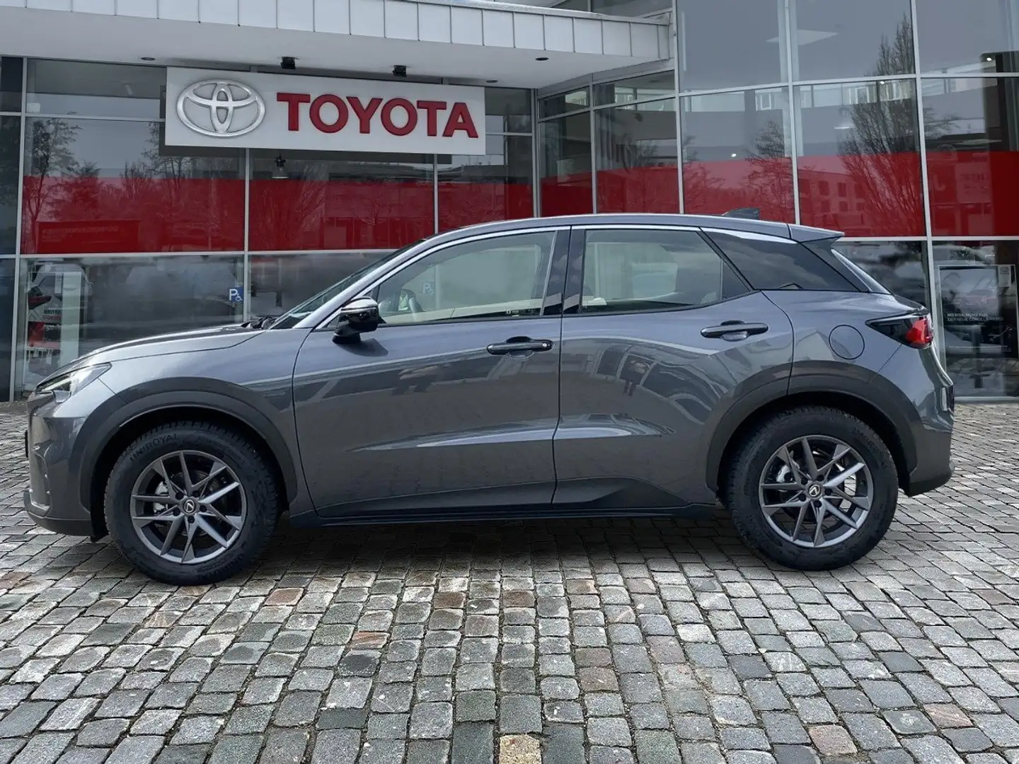 Lexus LBX 1.5 Hybrid Komfort Paket Grau - 2