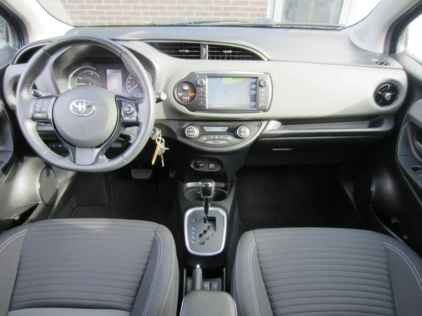 Toyota Yaris 1.5 Hybrid Active Trekhaak Navi Cruise Blauw - 2
