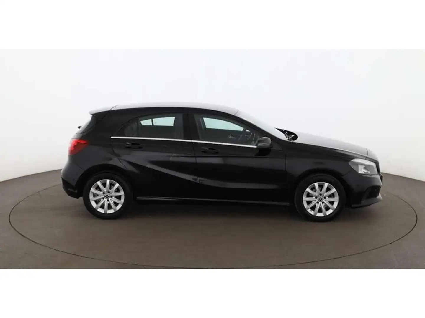 Mercedes-Benz A 180 d Aut LEDER SPORTSITZE SITZHZG PARKHILFE Schwarz - 2