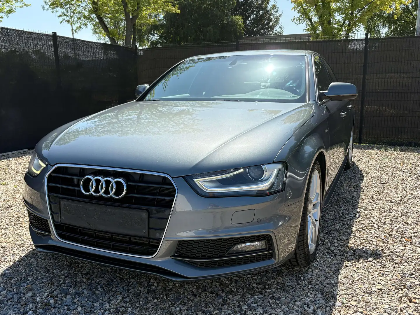 Audi A4 A4 2.0 TDi S line /1E PROP-CUIR-NAVI-EUR5B/ Grijs - 1