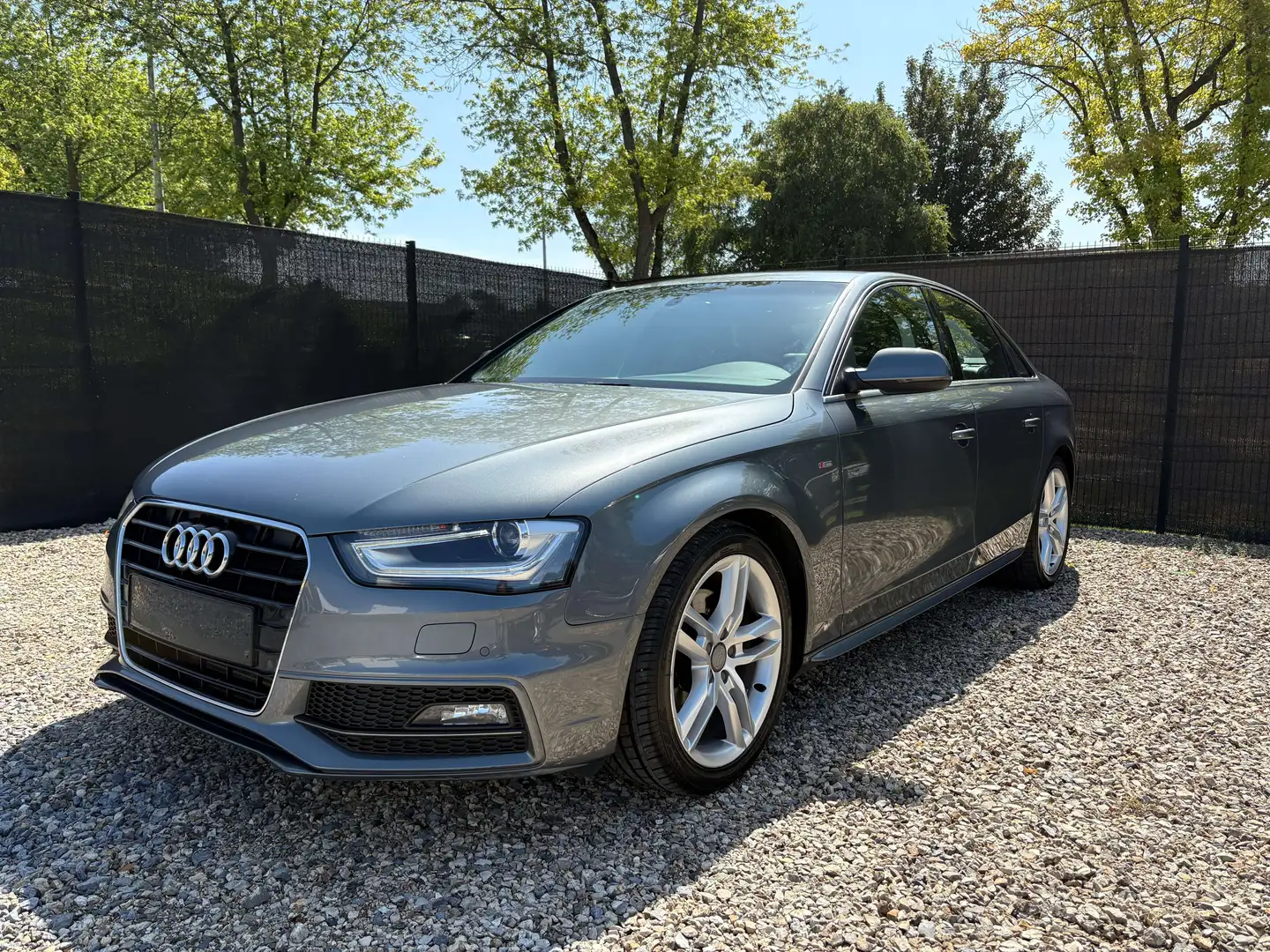 Audi A4 A4 2.0 TDi S line /1E PROP-CUIR-NAVI-EUR5B/ Grijs - 2