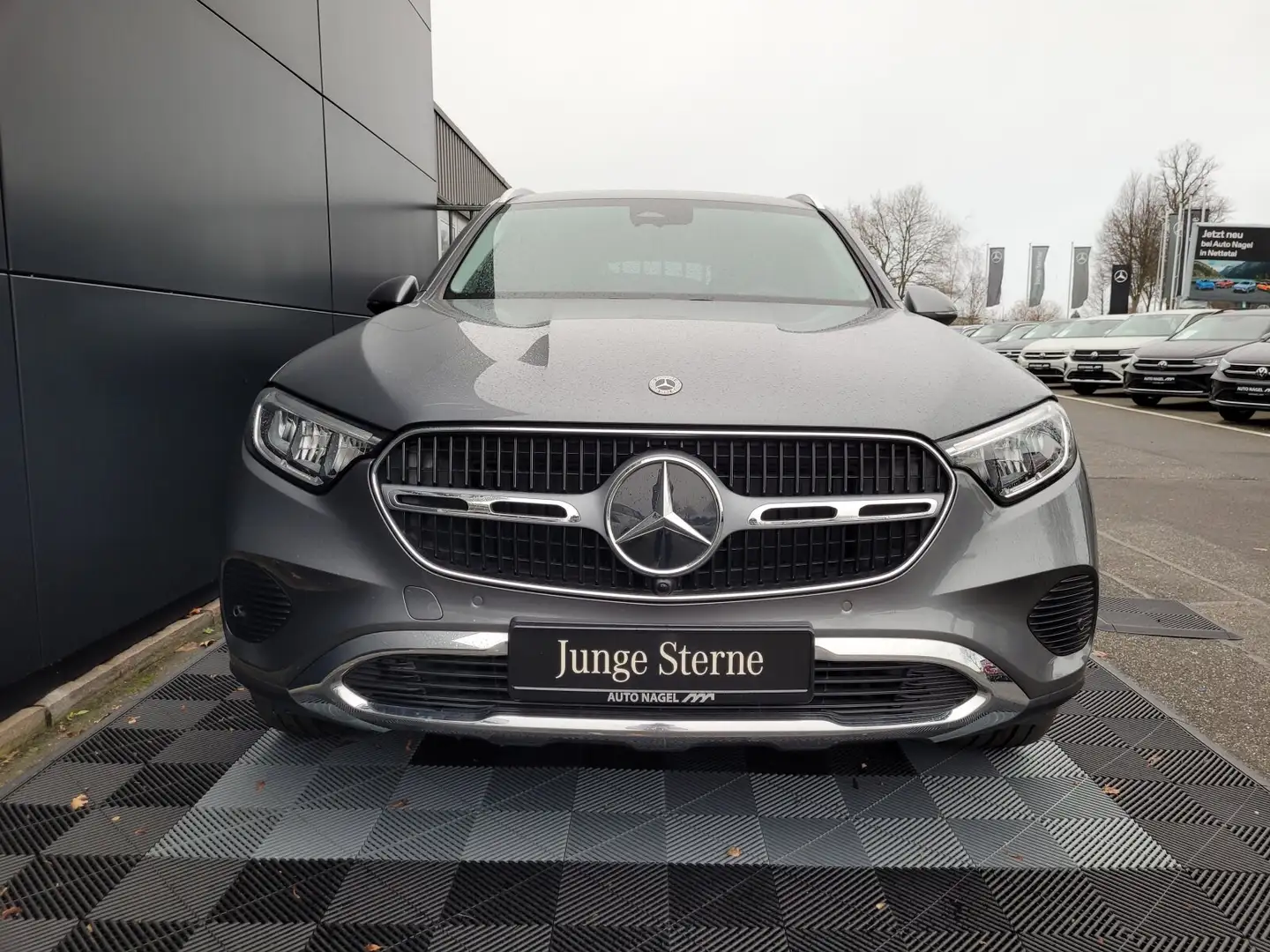 Mercedes-Benz GLC 200 GLC 200 Avantgarde Advanced Plus+20"+AHK+Kamera Šedá - 2
