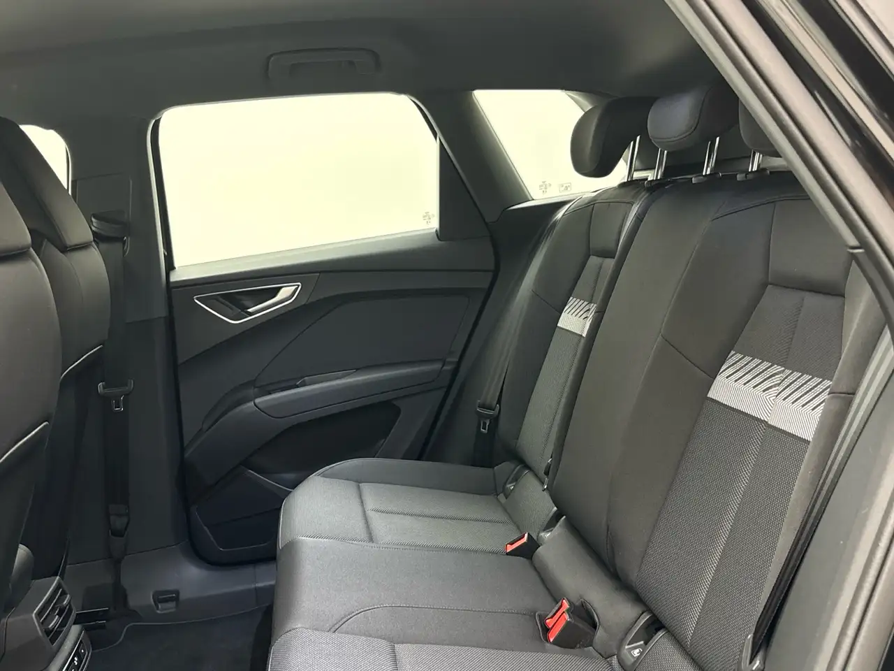 Audi Q4 e-tron 40 MMI LED ACC Smartphone-Interface 11