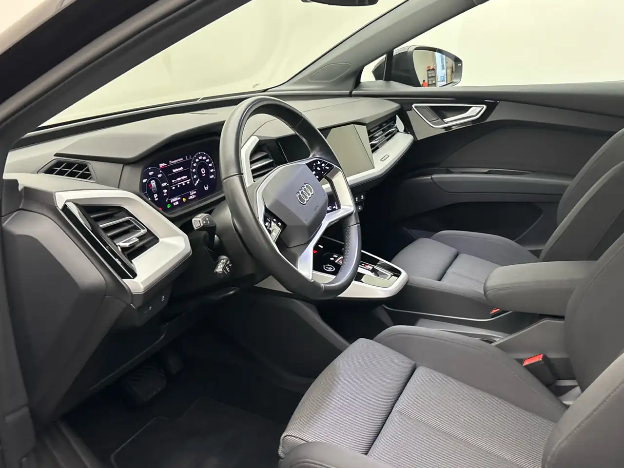 Audi Q4 e-tron 40 MMI LED ACC Smartphone-Interface 9