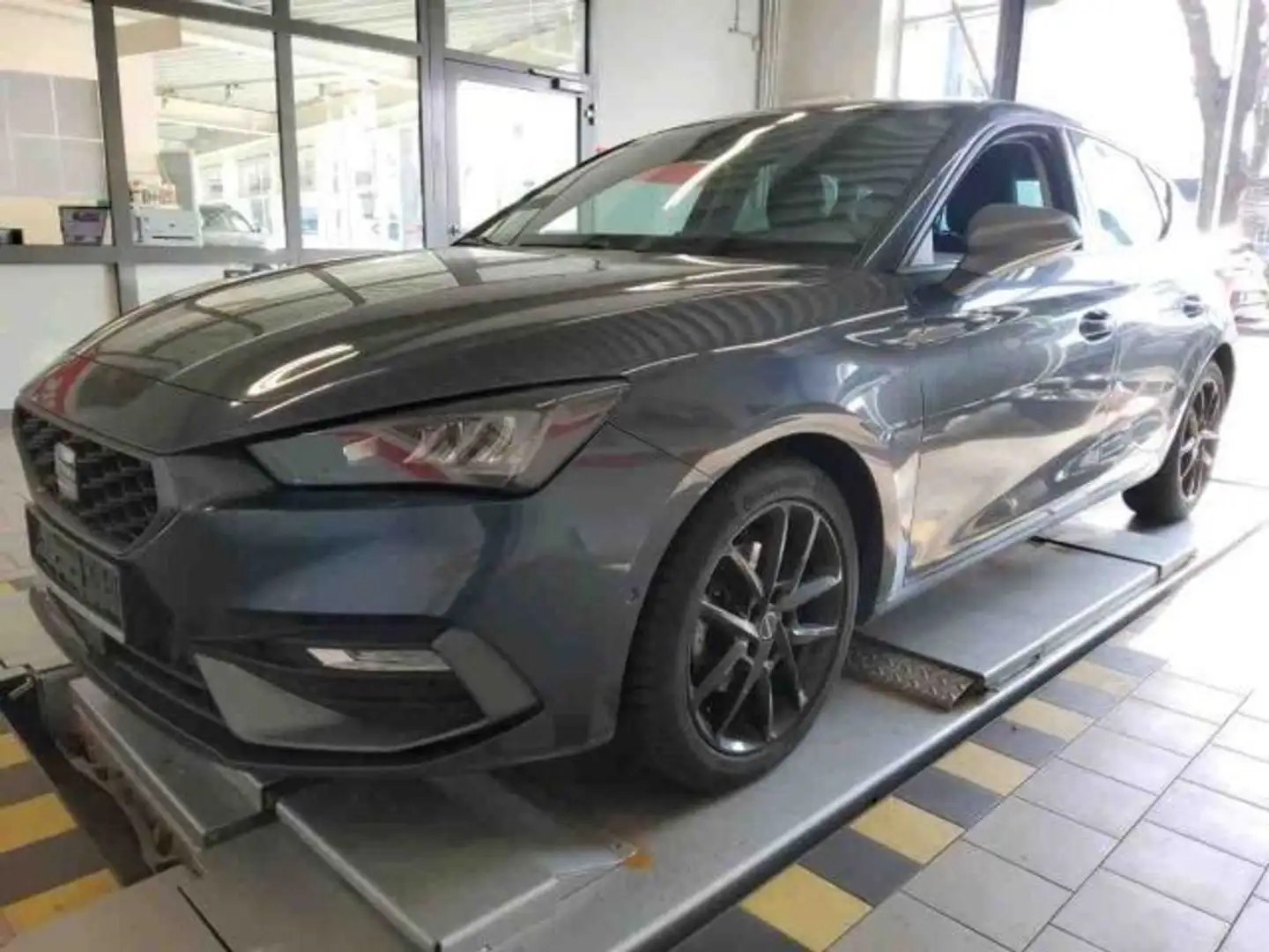 SEAT Leon 2.0 TDI DSG FR-LINE LED+NAV+ACC+SHZ+PDC+RFK Grau - 2