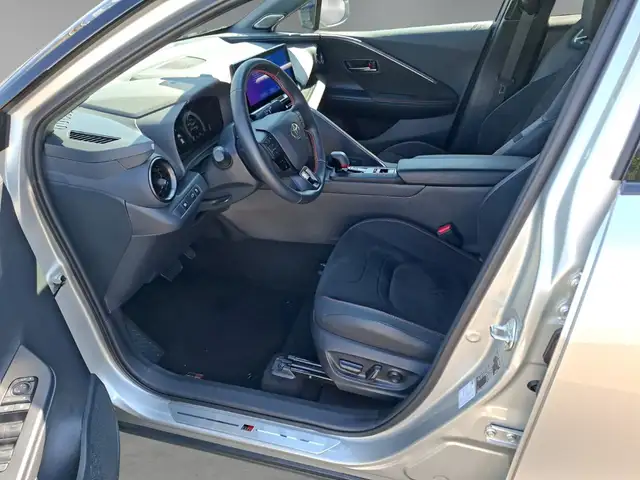 Toyota C-HR view 10