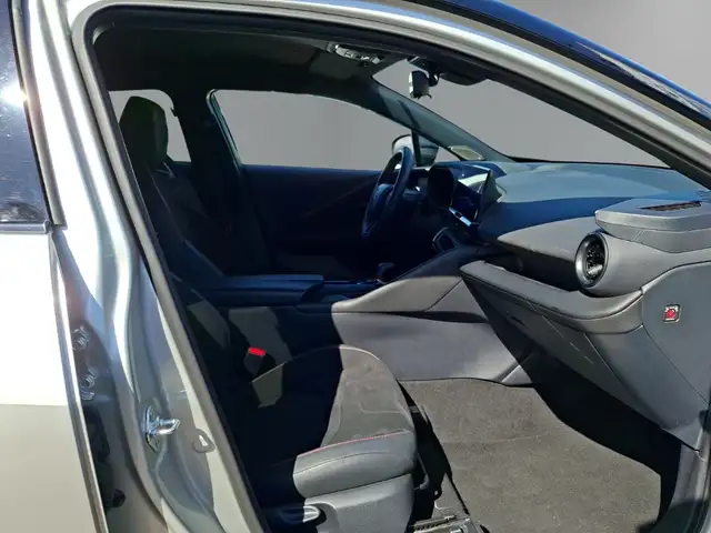 Toyota C-HR view 12