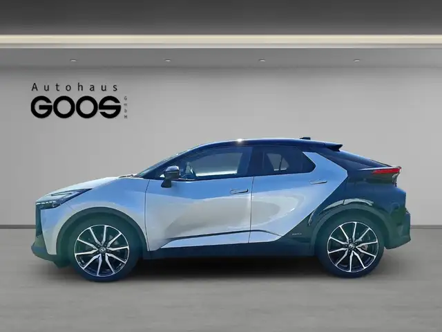 Toyota C-HR view 2