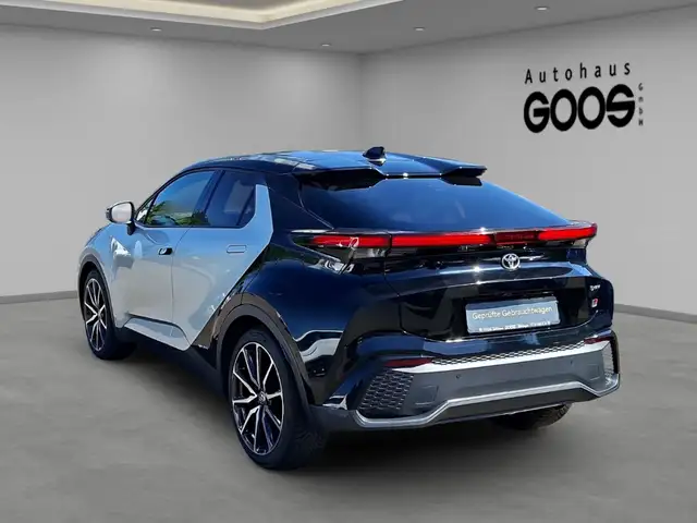 Toyota C-HR view 3