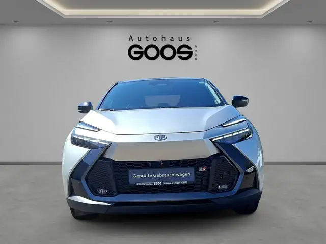 Toyota C-HR view 8