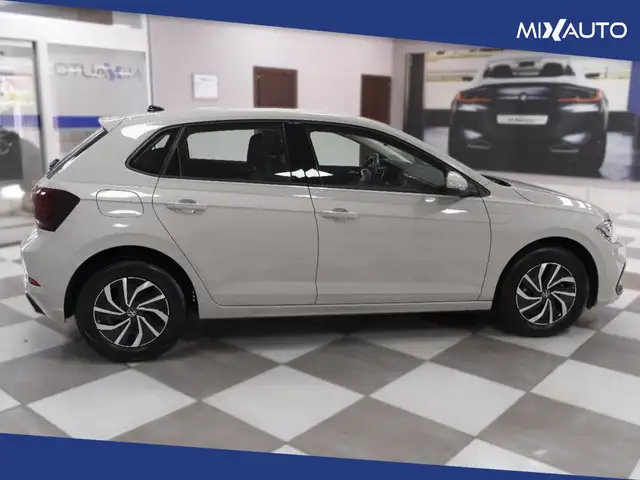 Volkswagen Polo view 6