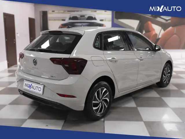 Volkswagen Polo view 5