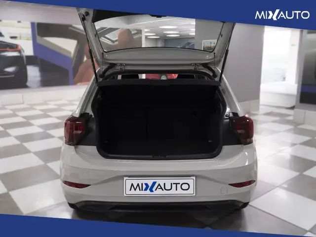 Volkswagen Polo view 7