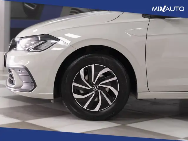 Volkswagen Polo view 8