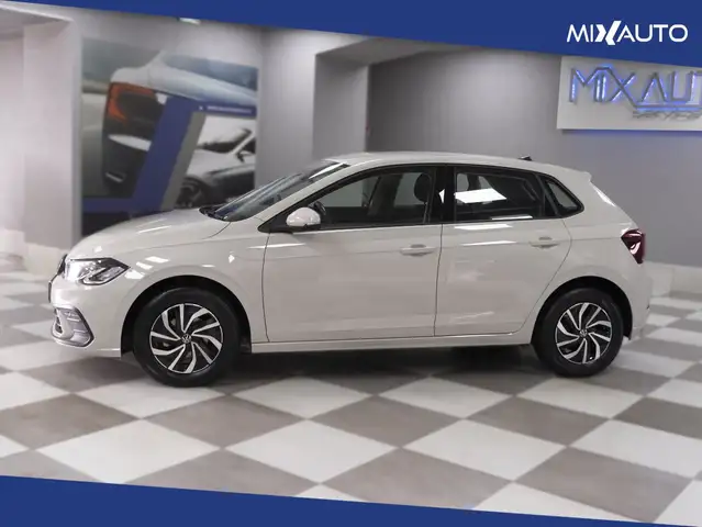 Volkswagen Polo view 3