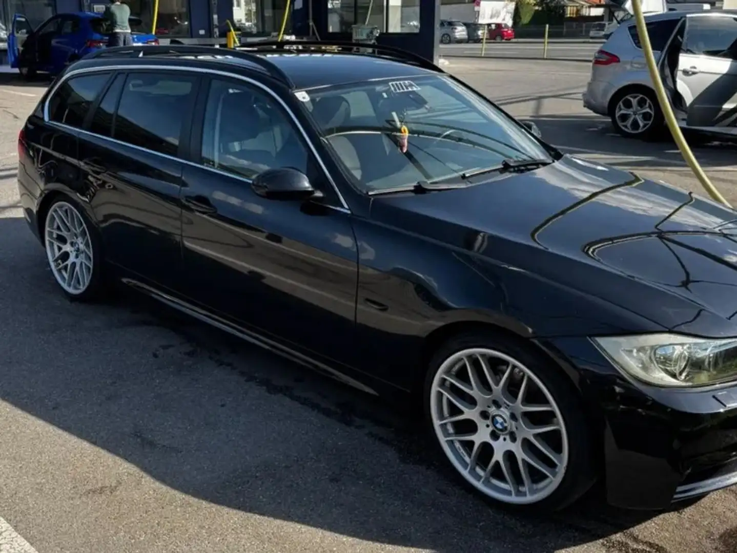 BMW 330 330xd Touring Schwarz - 1